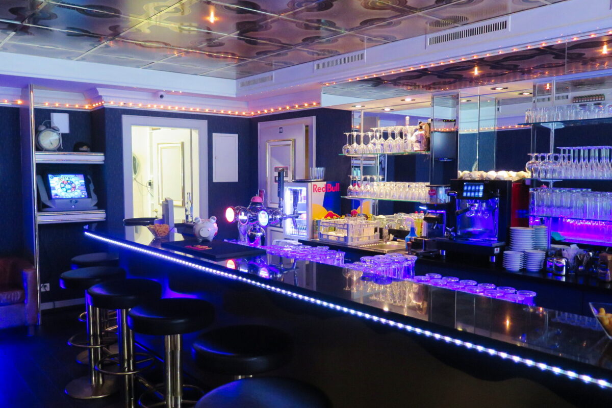 Caesar’s Bar