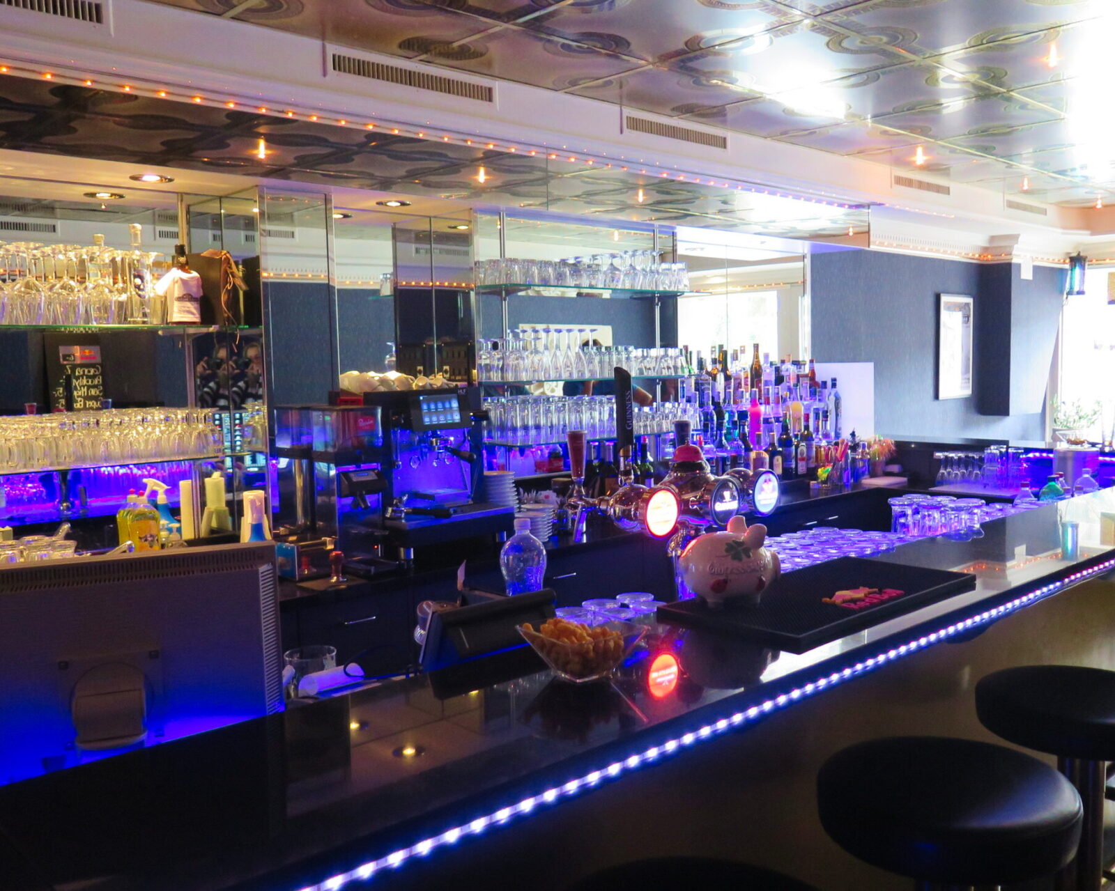 Caesar’s Bar